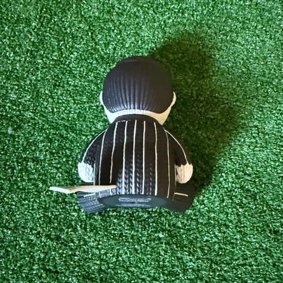 The Addams Family Gomez Handmade by Robots Knit Series #058 Vinyl Figure NEW - Picture 4 of 13